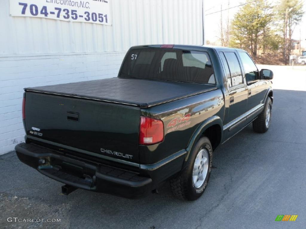 2003 S10 LS Crew Cab 4x4 - Dark Green Metallic / Graphite photo #6