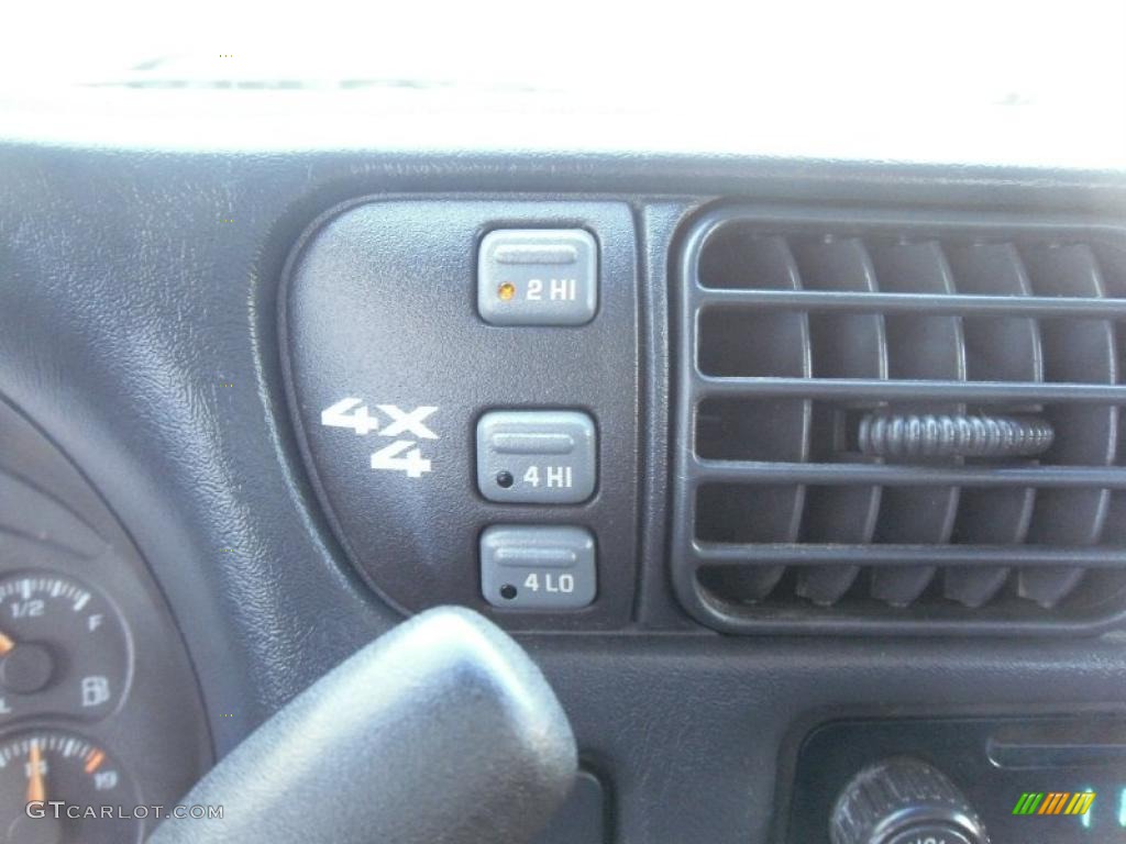2003 S10 LS Crew Cab 4x4 - Dark Green Metallic / Graphite photo #13