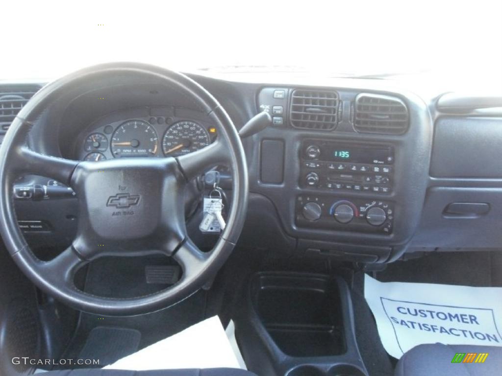 2003 S10 LS Crew Cab 4x4 - Dark Green Metallic / Graphite photo #15