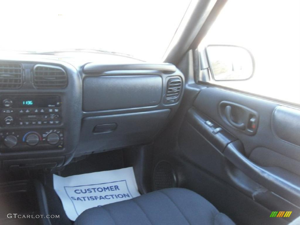 2003 S10 LS Crew Cab 4x4 - Dark Green Metallic / Graphite photo #17