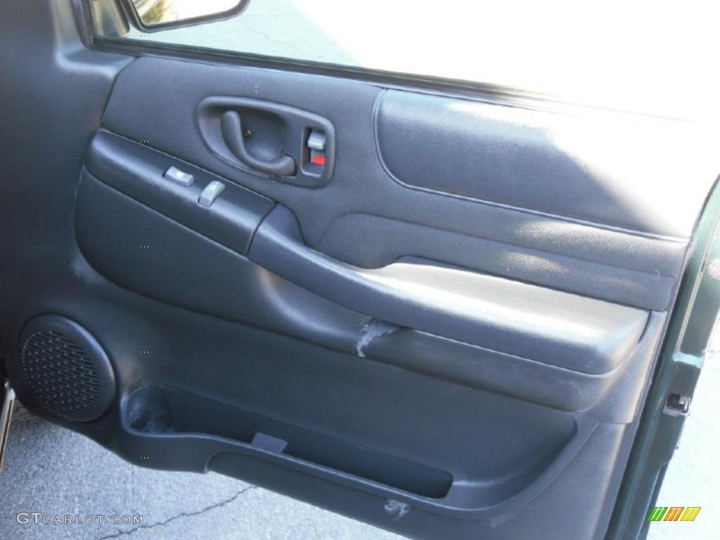 2003 S10 LS Crew Cab 4x4 - Dark Green Metallic / Graphite photo #22