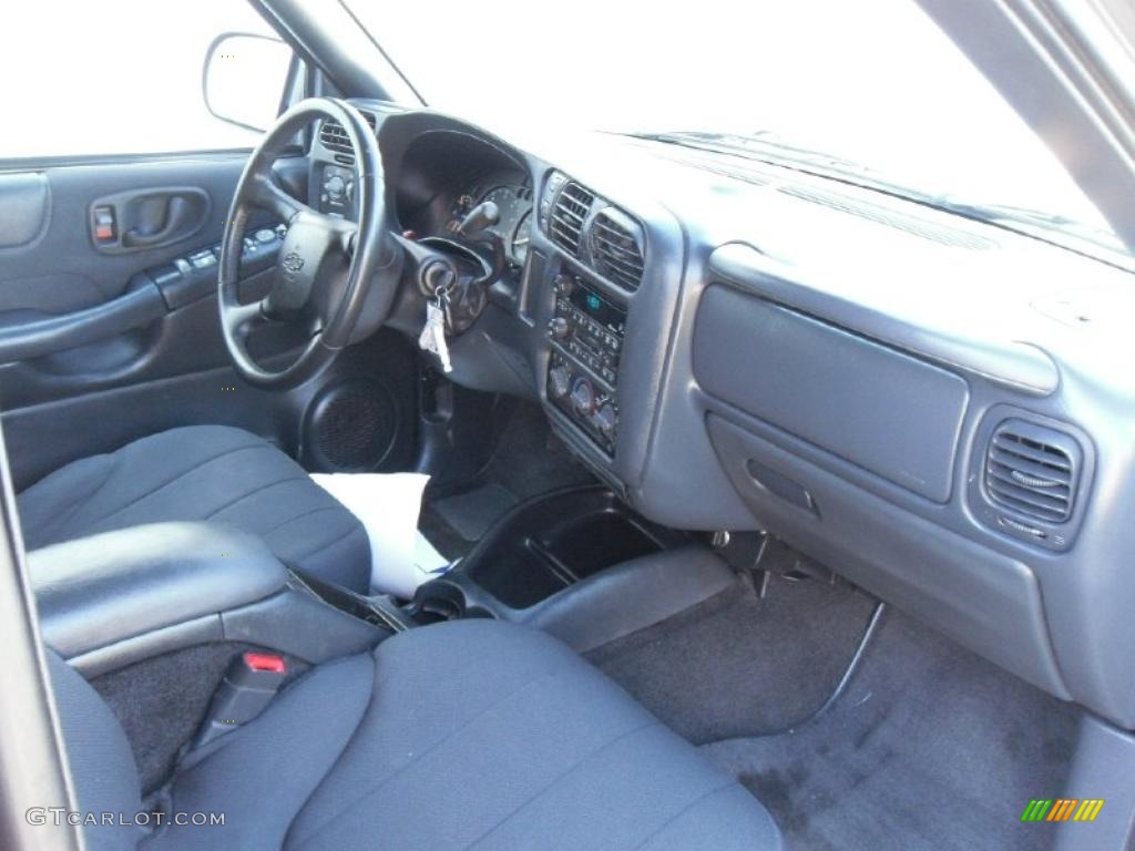 2003 S10 LS Crew Cab 4x4 - Dark Green Metallic / Graphite photo #23