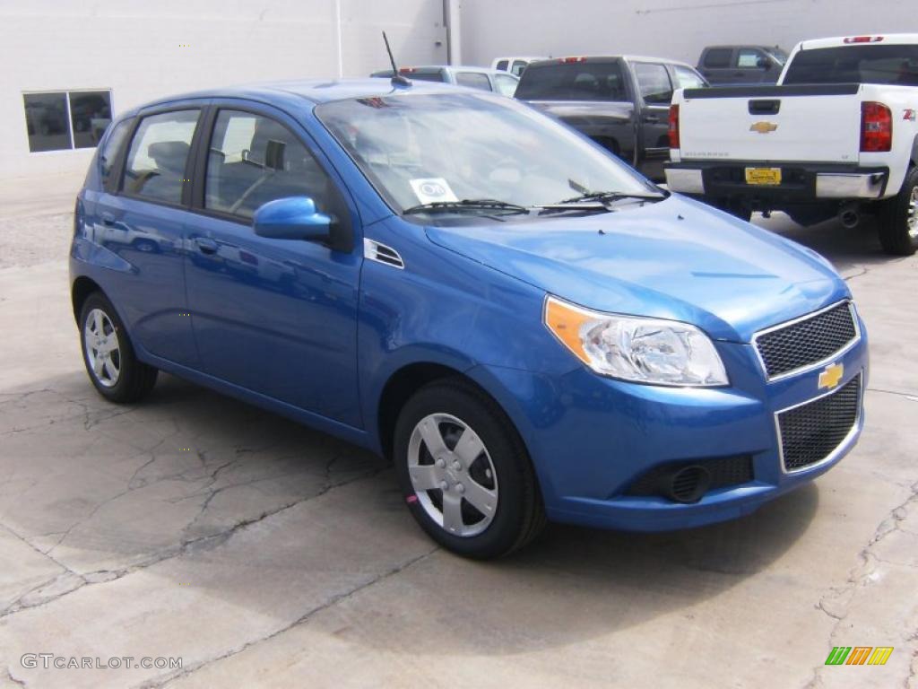 2010 Aveo Aveo5 LT - Bright Blue / Charcoal photo #3