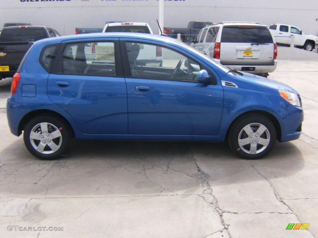 2010 Aveo Aveo5 LT - Bright Blue / Charcoal photo #4