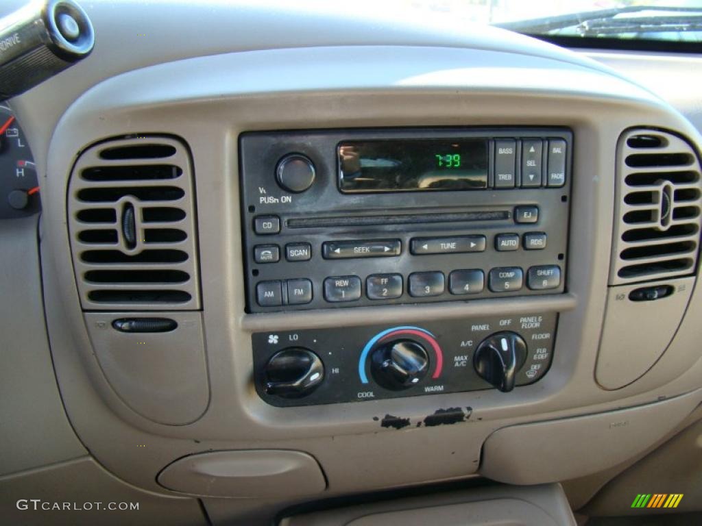 2001 Expedition XLT - Arizona Beige Metallic / Medium Parchment photo #23