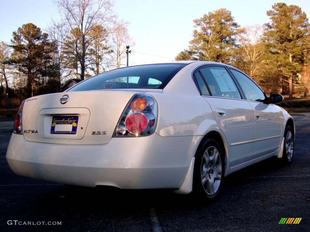 2004 Altima 2.5 S - Satin White / Blond photo #6