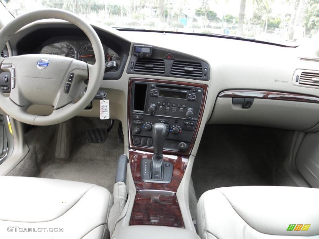 2006 V70 2.4 - Willow Green Metallic / Taupe photo #13