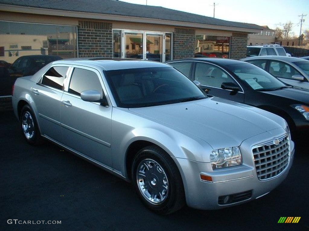 Bright Silver Metallic Chrysler 300