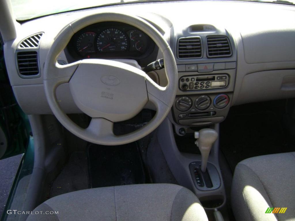 2000 Accent GL Sedan - Jade Green / Beige photo #13