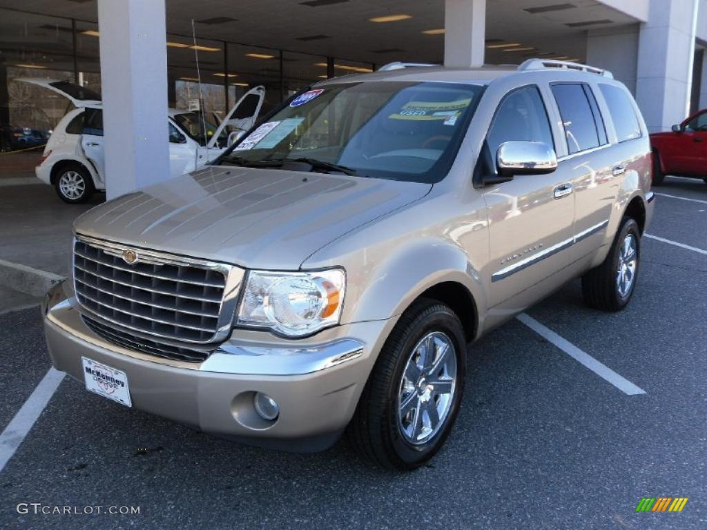 2009 Aspen Limited 4x4 - Light Sandstone Metallic / Light Graystone photo #1