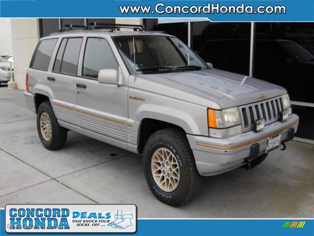 1994 Grand Cherokee Limited 4x4 - Taupe Frost Metallic / Camel photo #1