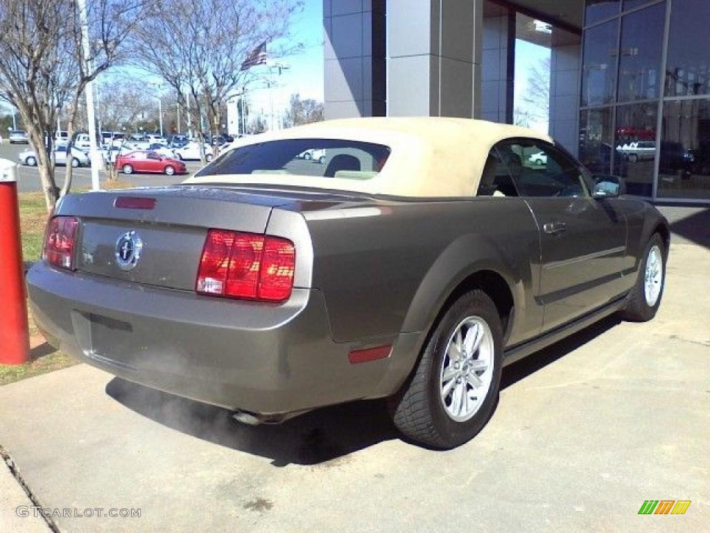 2005 Mustang V6 Deluxe Convertible - Mineral Grey Metallic / Medium Parchment photo #16