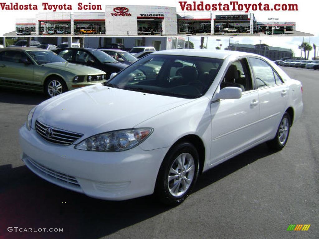 2006 Camry XLE V6 - Super White / Beige photo #1