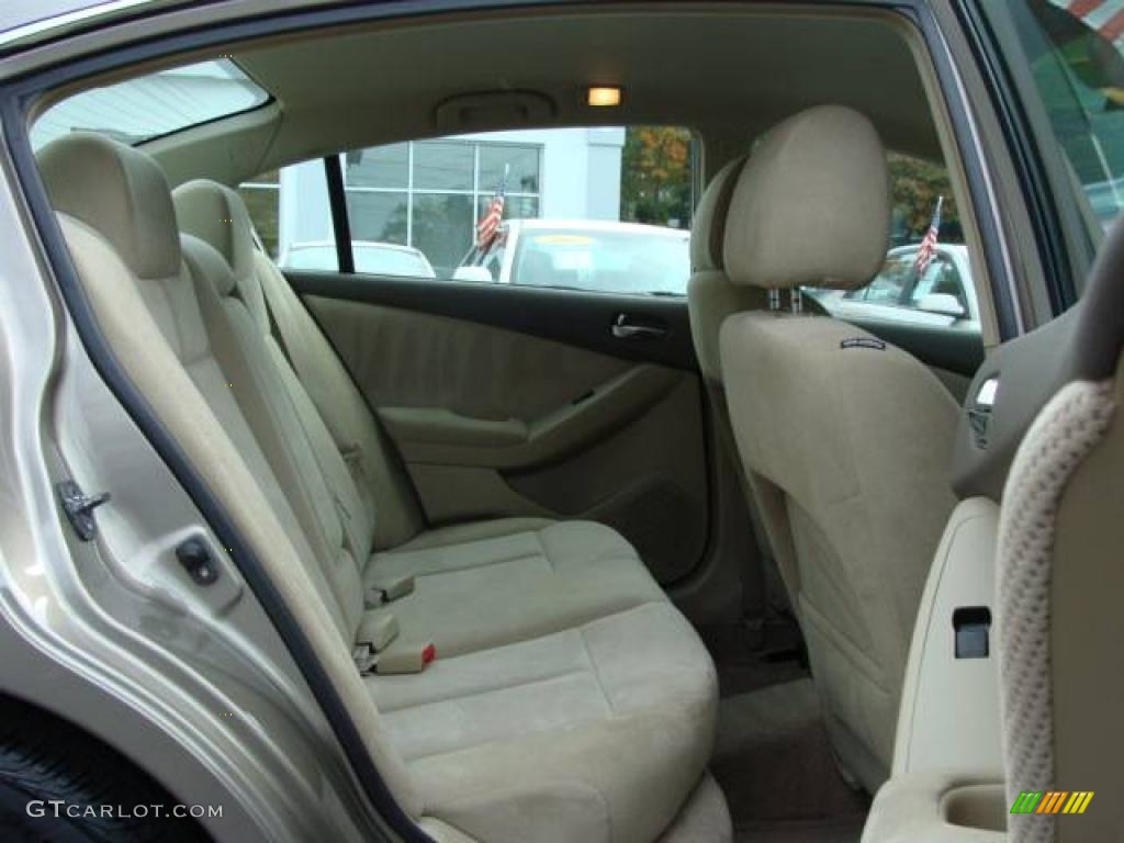 2007 Altima 2.5 S - Pebble Beach Metallic / Blond photo #16