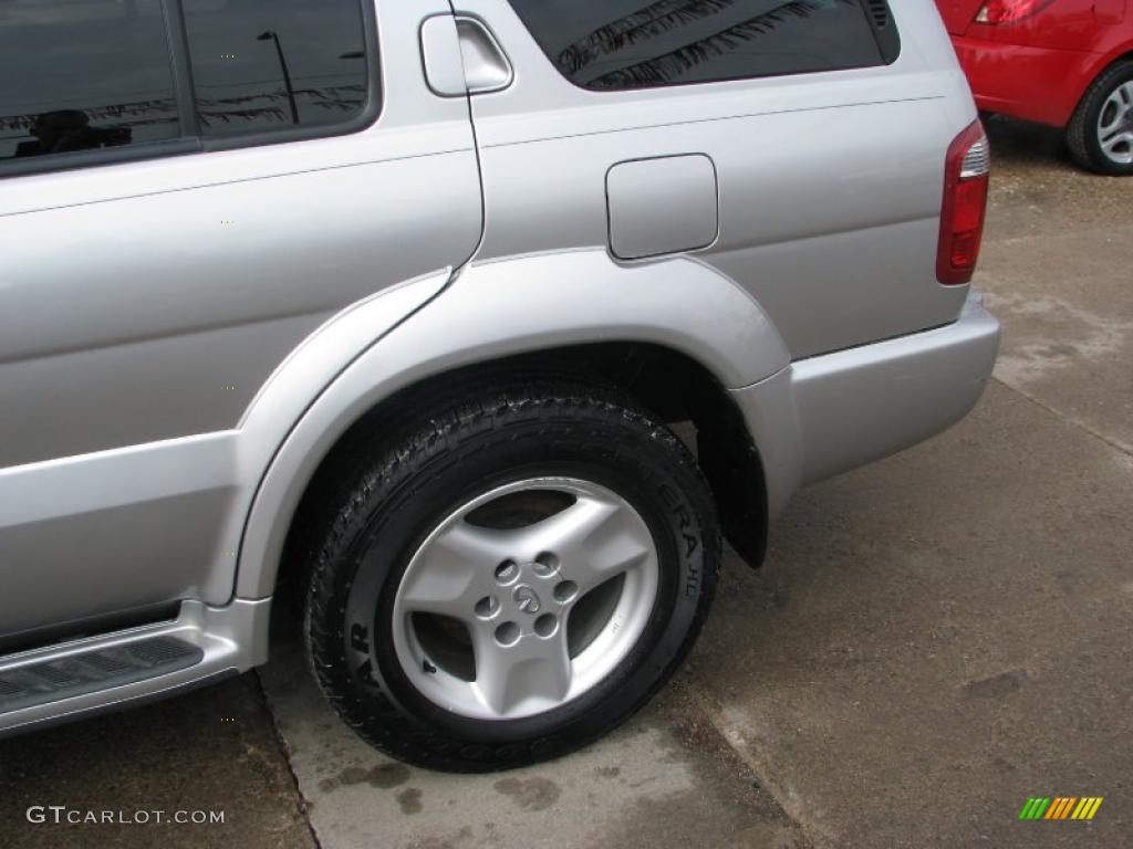 2002 QX4 4x4 - Brilliant Silver Metallic / Graphite photo #12