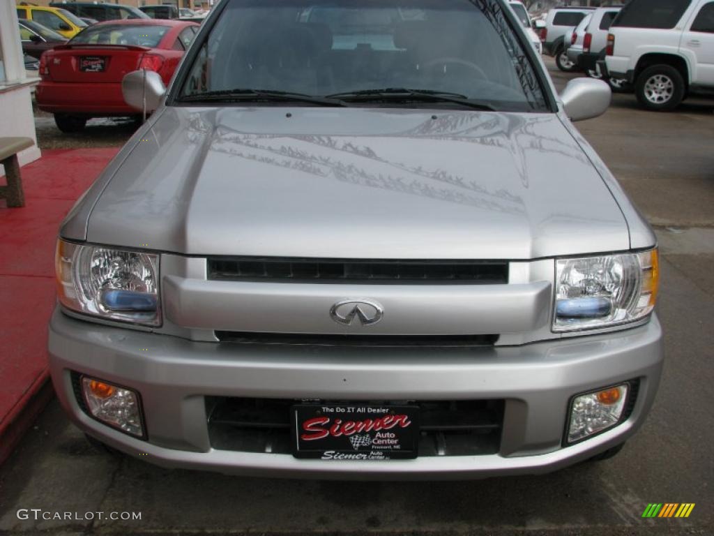 2002 QX4 4x4 - Brilliant Silver Metallic / Graphite photo #18