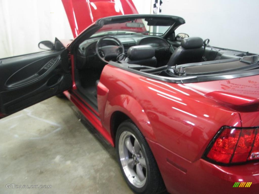 2001 Mustang GT Convertible - Laser Red Metallic / Dark Charcoal photo #31