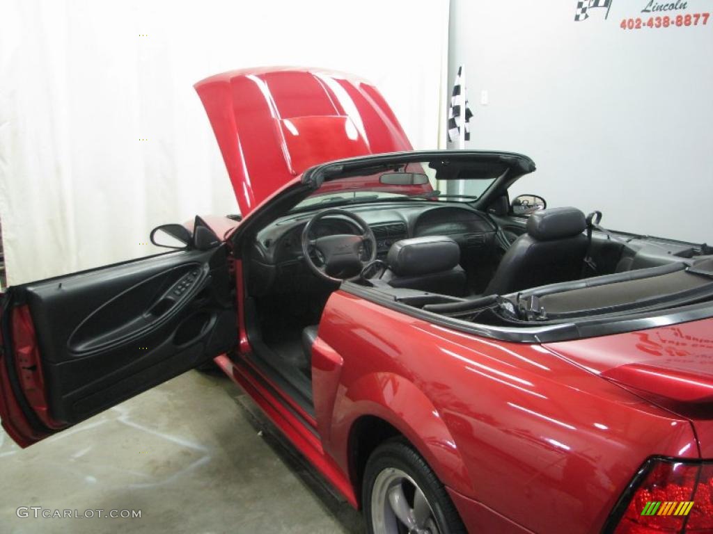 2001 Mustang GT Convertible - Laser Red Metallic / Dark Charcoal photo #32