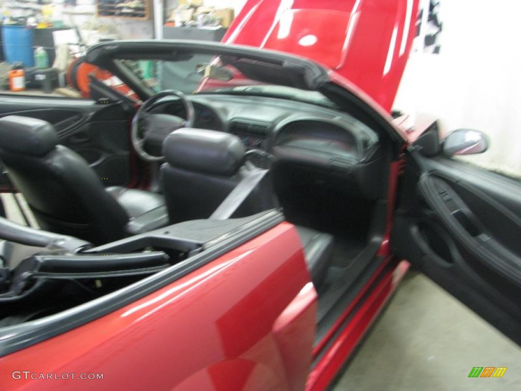2001 Mustang GT Convertible - Laser Red Metallic / Dark Charcoal photo #33