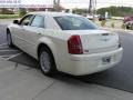 Cool Vanilla White - 300 Touring Photo No. 2