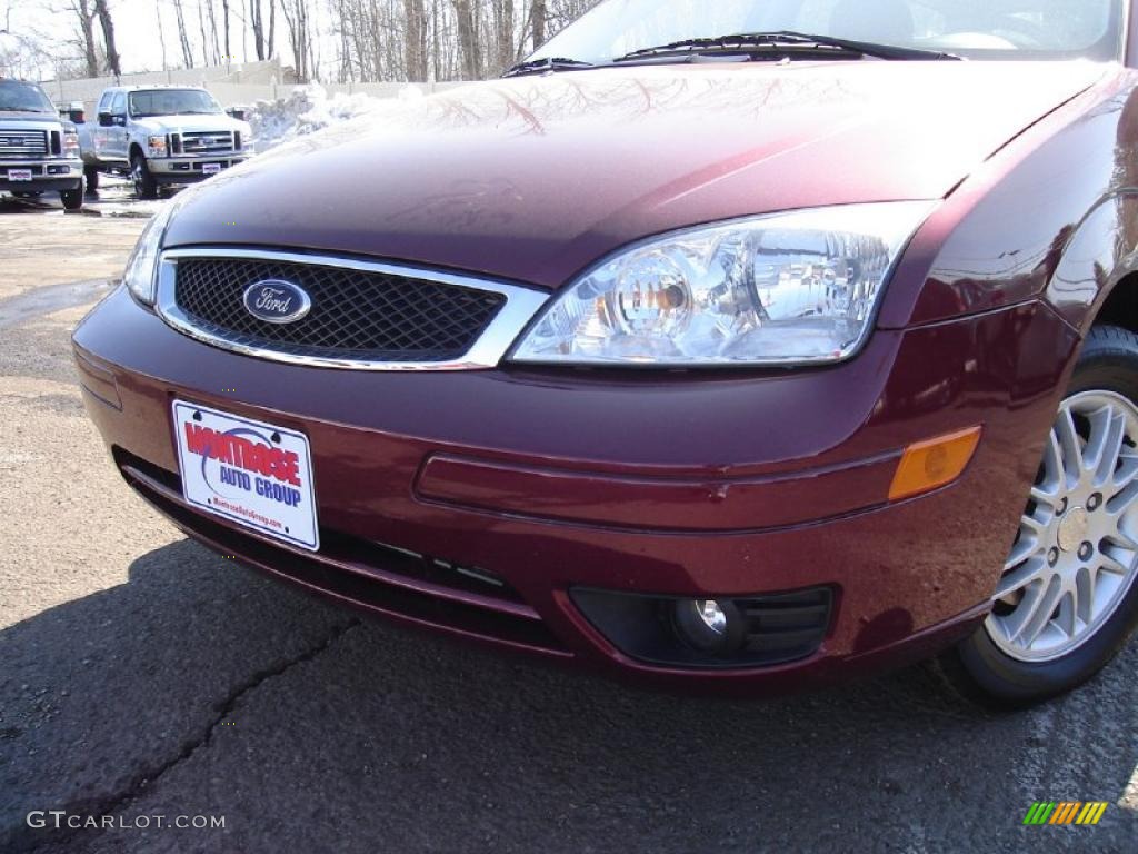 2006 Focus ZXW SES Wagon - Dark Toreador Red Metallic / Dark Flint/Light Flint photo #9