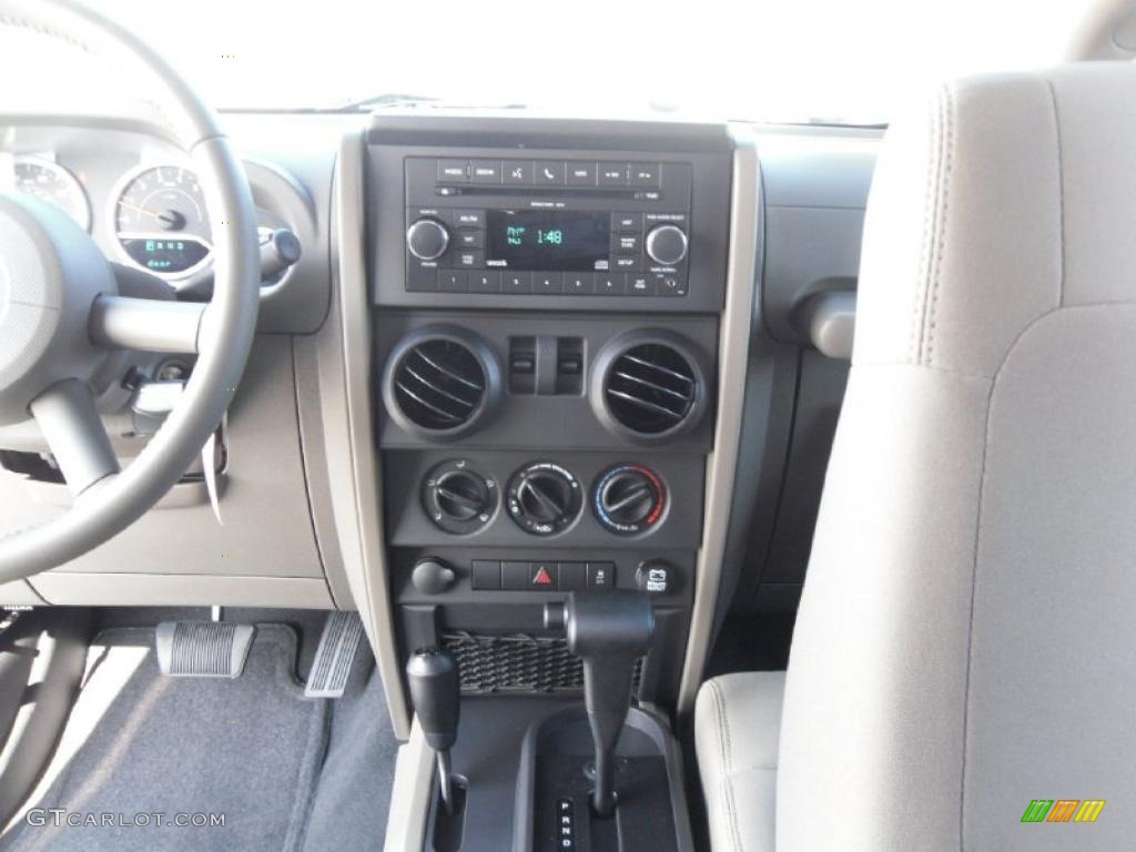 2010 Wrangler Sport 4x4 - Natural Green Pearl / Dark Slate Gray/Medium Slate Gray photo #20