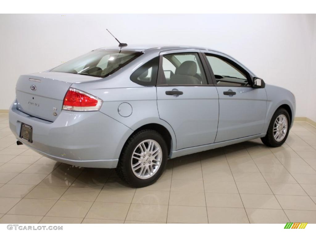 2009 Focus SE Sedan - Light Ice Blue Metallic / Medium Stone photo #7