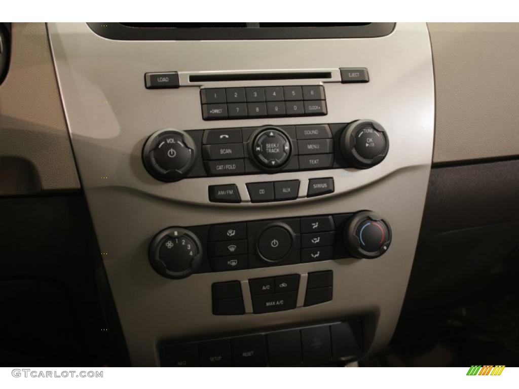 2009 Focus SE Sedan - Light Ice Blue Metallic / Medium Stone photo #13