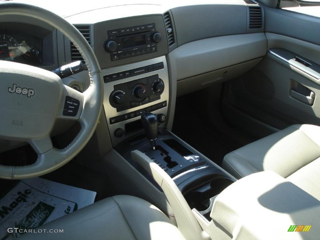 2005 Grand Cherokee Laredo 4x4 - Dark Khaki Pearl / Khaki photo #3