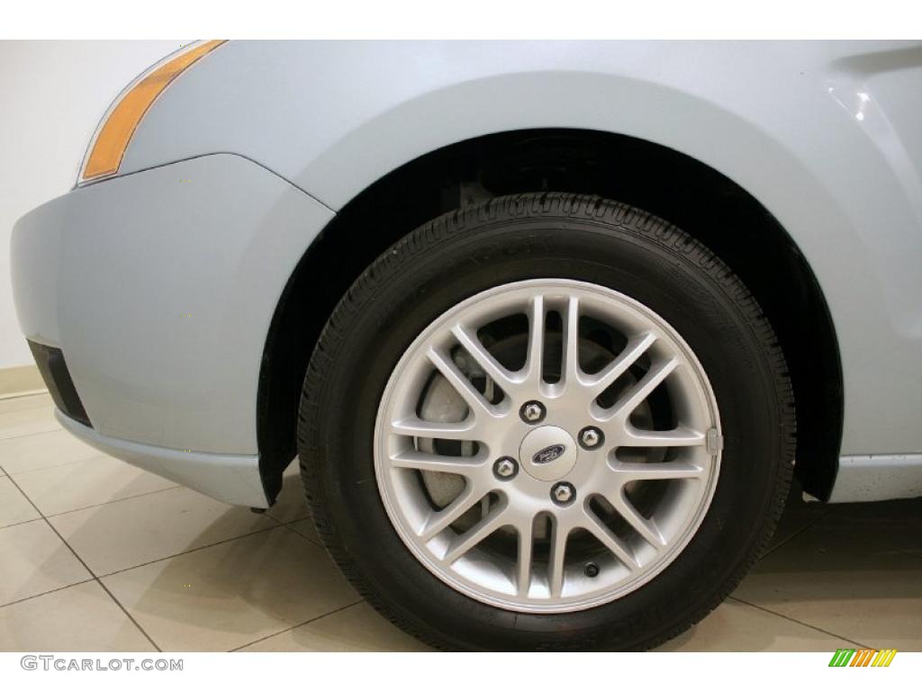 2009 Focus SE Sedan - Light Ice Blue Metallic / Medium Stone photo #23