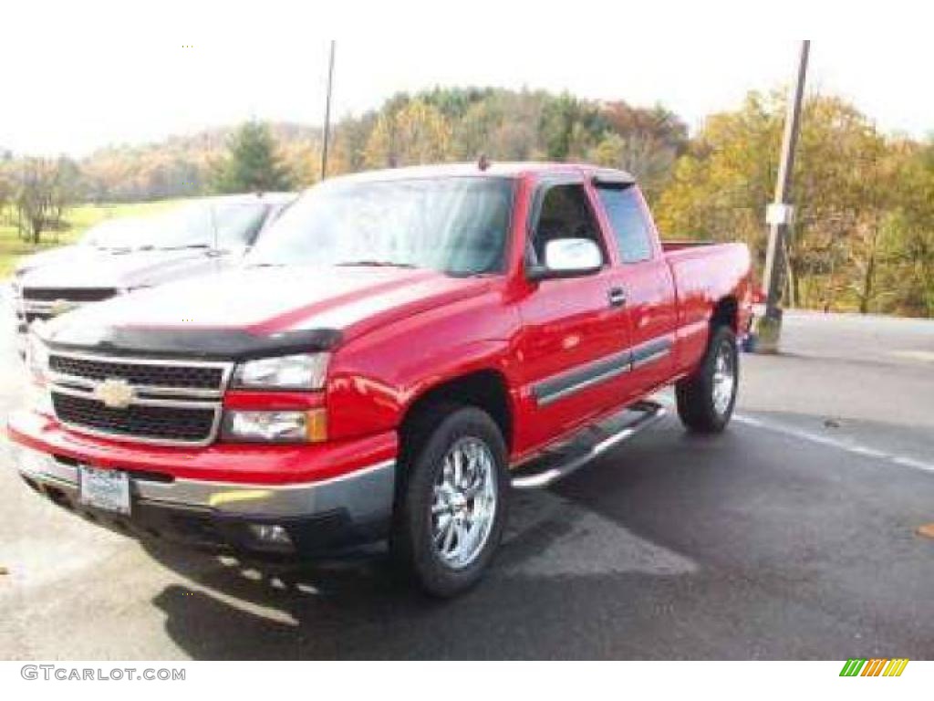 2007 Silverado 1500 Classic Z71 Extended Cab 4x4 - Victory Red / Dark Charcoal photo #2