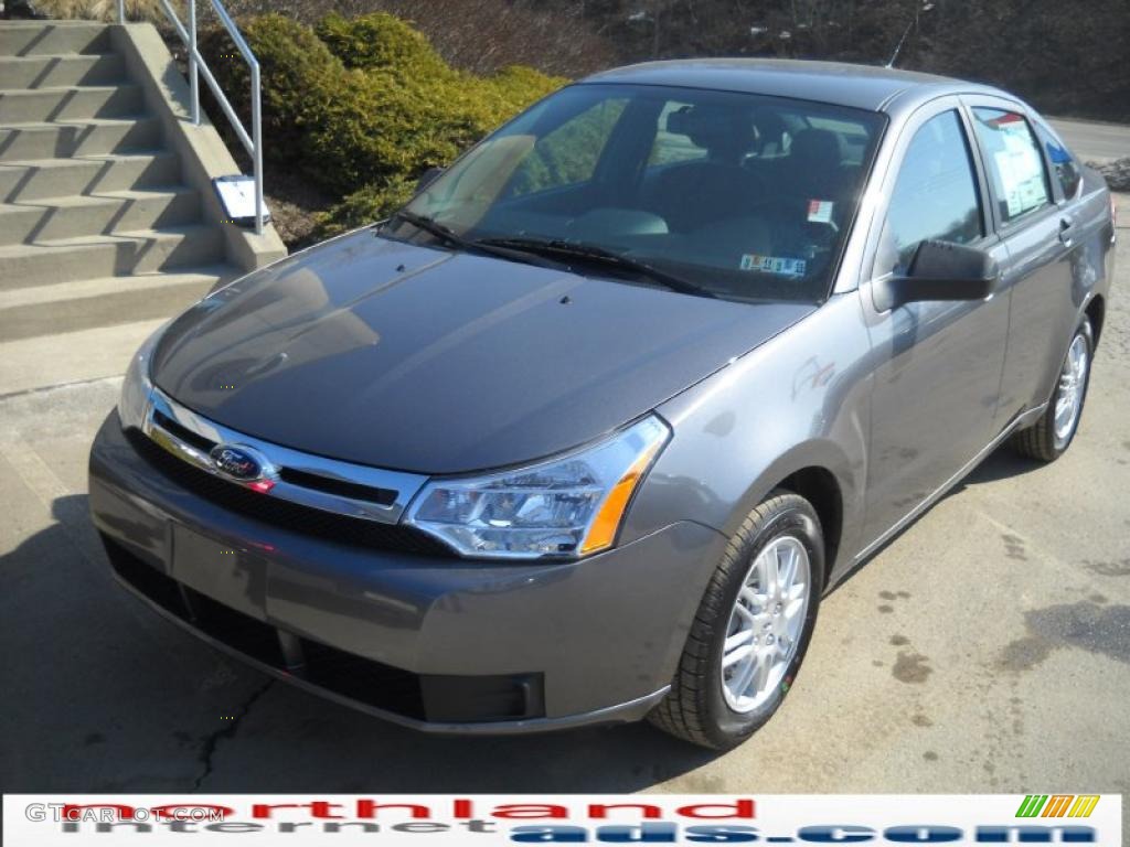 2010 Focus SE Sedan - Sterling Grey Metallic / Charcoal Black photo #2