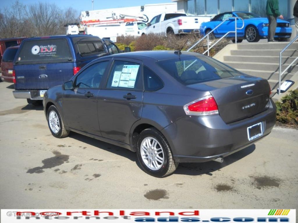 2010 Focus SE Sedan - Sterling Grey Metallic / Charcoal Black photo #8