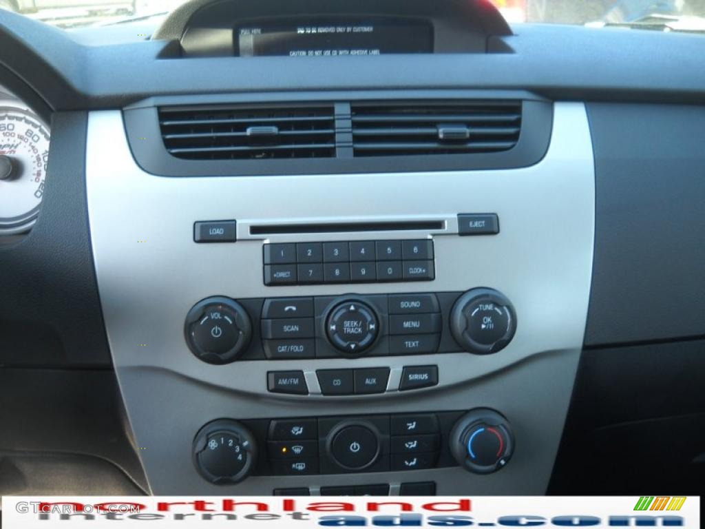 2010 Focus SE Sedan - Sterling Grey Metallic / Charcoal Black photo #17
