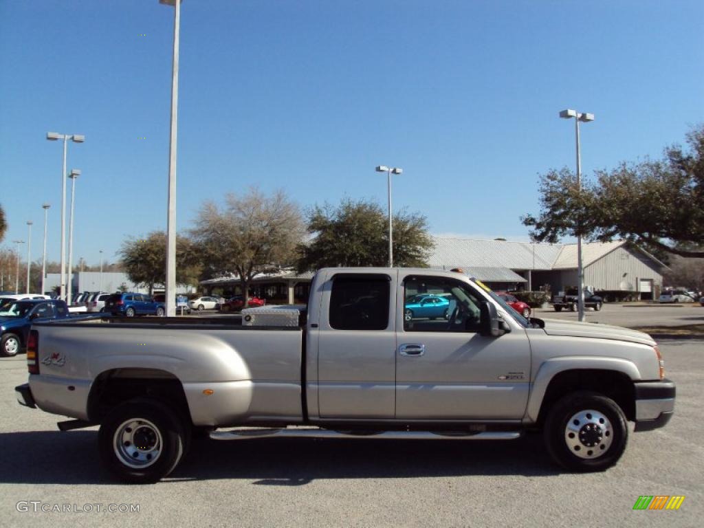 2005 Silverado 3500 LT Extended Cab 4x4 Dually - Sandstone Metallic / Medium Gray photo #9