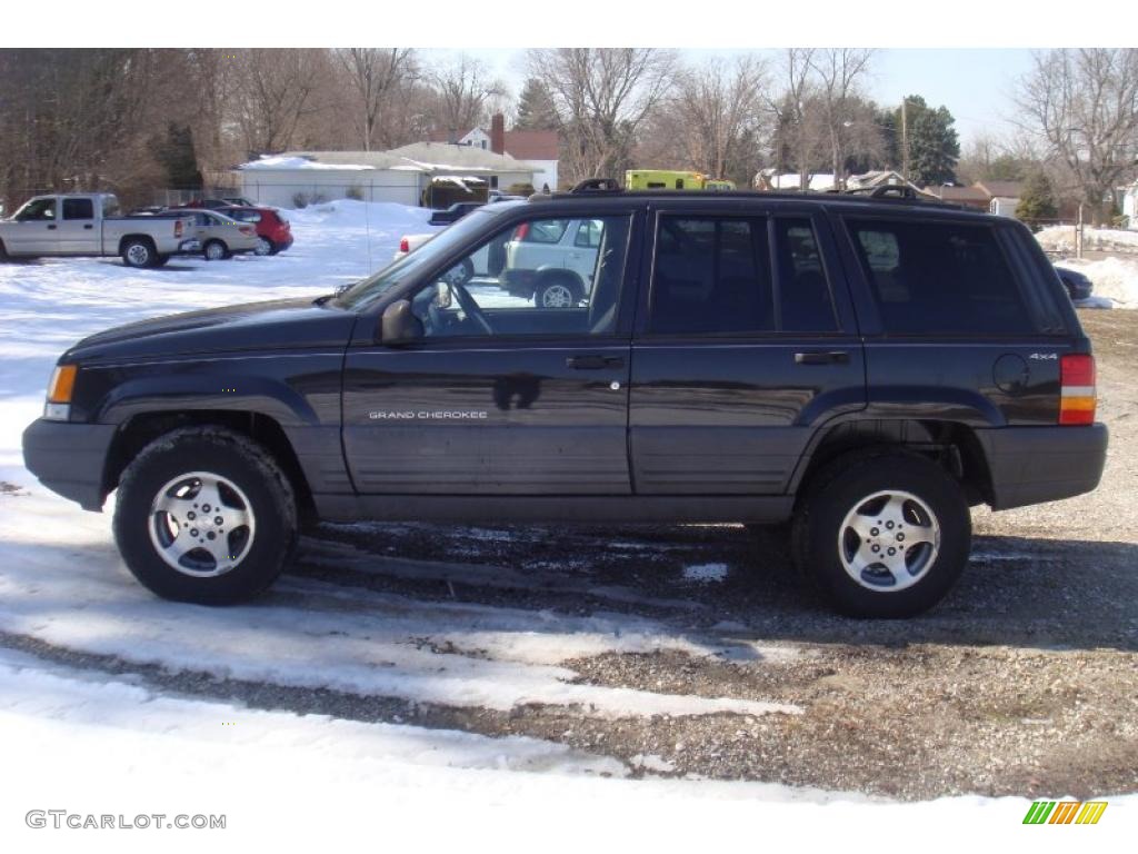 Black Jeep Grand Cherokee