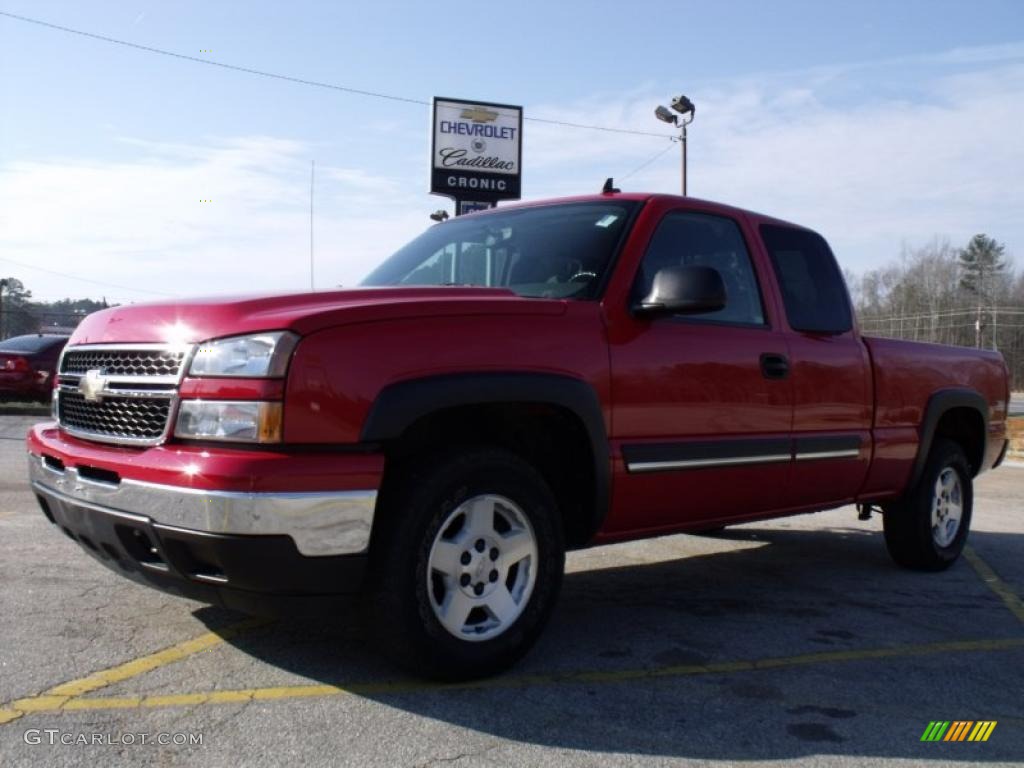 2006 Silverado 1500 Z71 Extended Cab 4x4 - Victory Red / Dark Charcoal photo #1