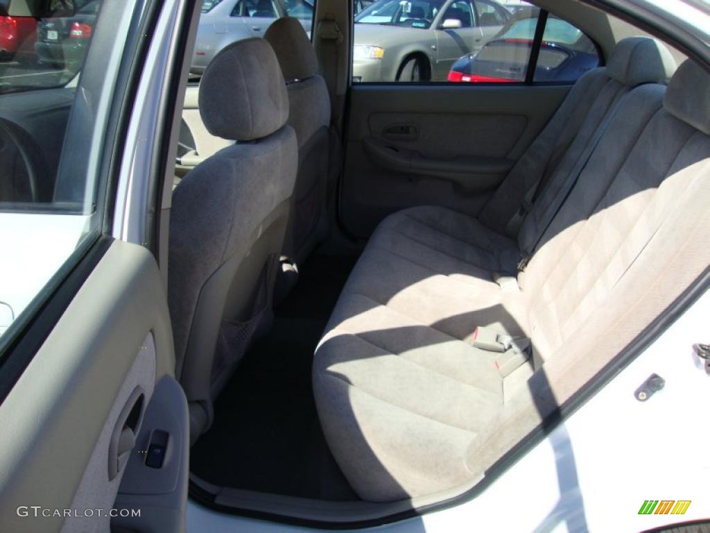 2004 Elantra GLS Sedan - Nordic White / Beige photo #21
