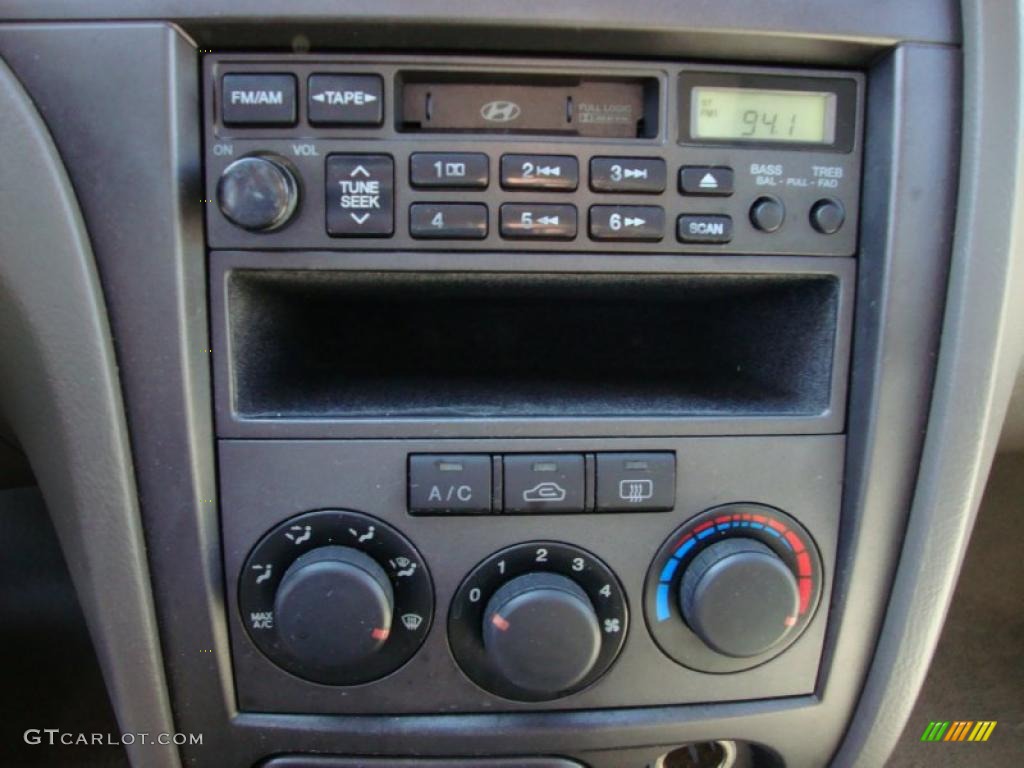 2004 Elantra GLS Sedan - Nordic White / Beige photo #35