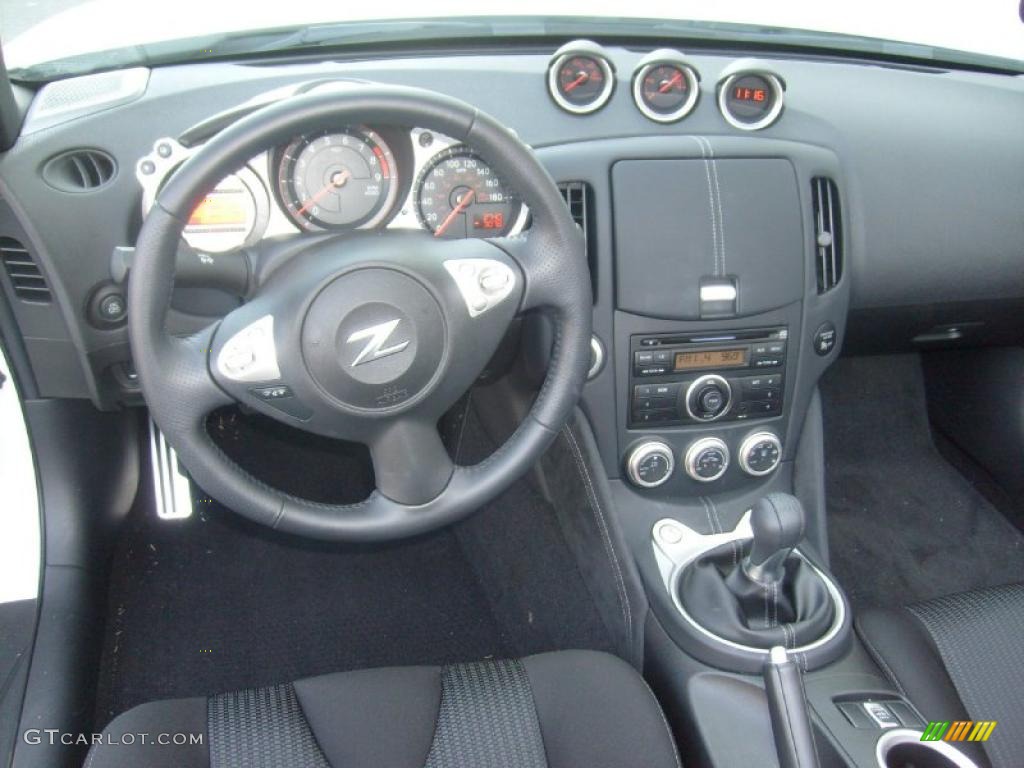 2010 370Z Roadster - Pearl White / Black Cloth photo #15