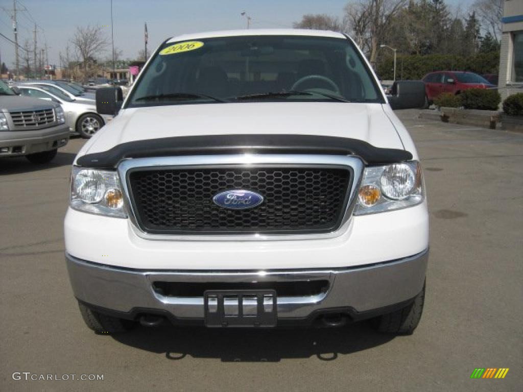 2006 F150 XLT SuperCrew 4x4 - Oxford White / Black/Medium Flint photo #11