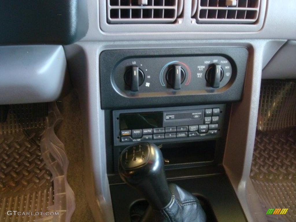 1993 Ford Mustang SVT Cobra Fastback Controls Photo #26853962