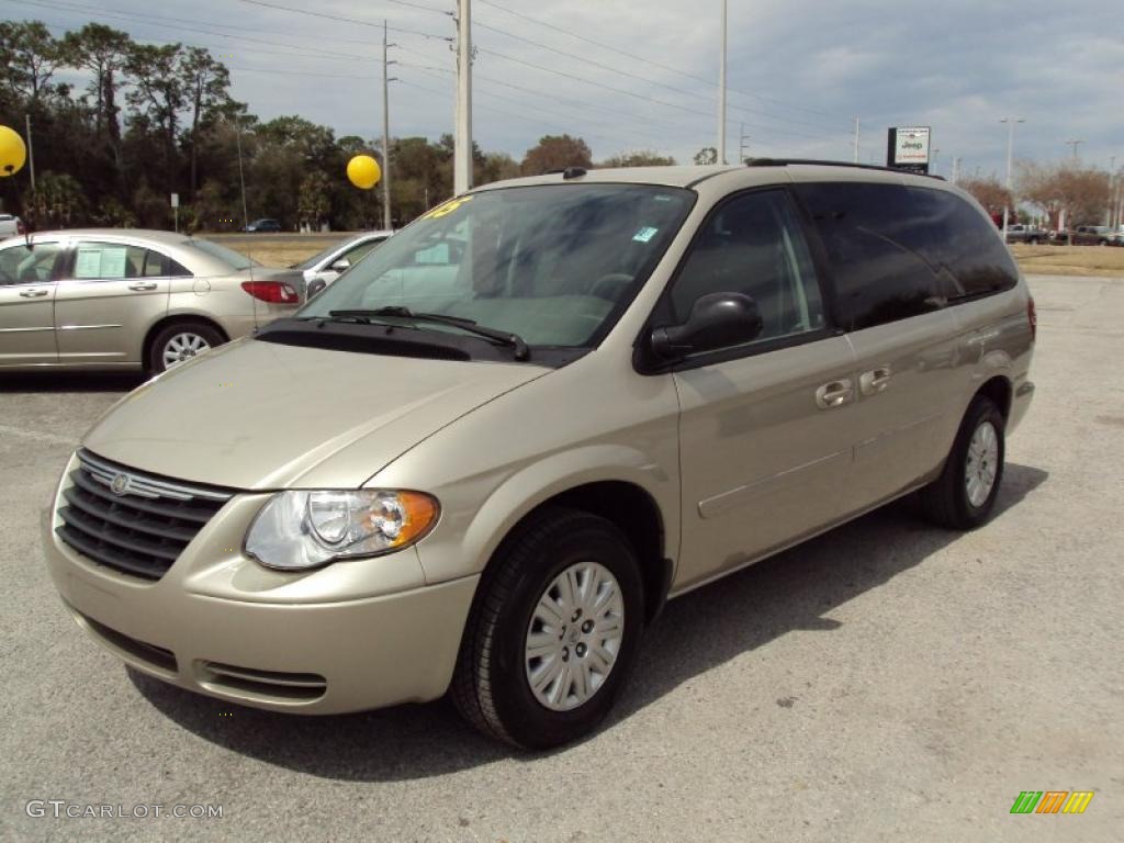 2005 Town & Country LX - Linen Gold Metallic / Dark Khaki/Light Graystone photo #1