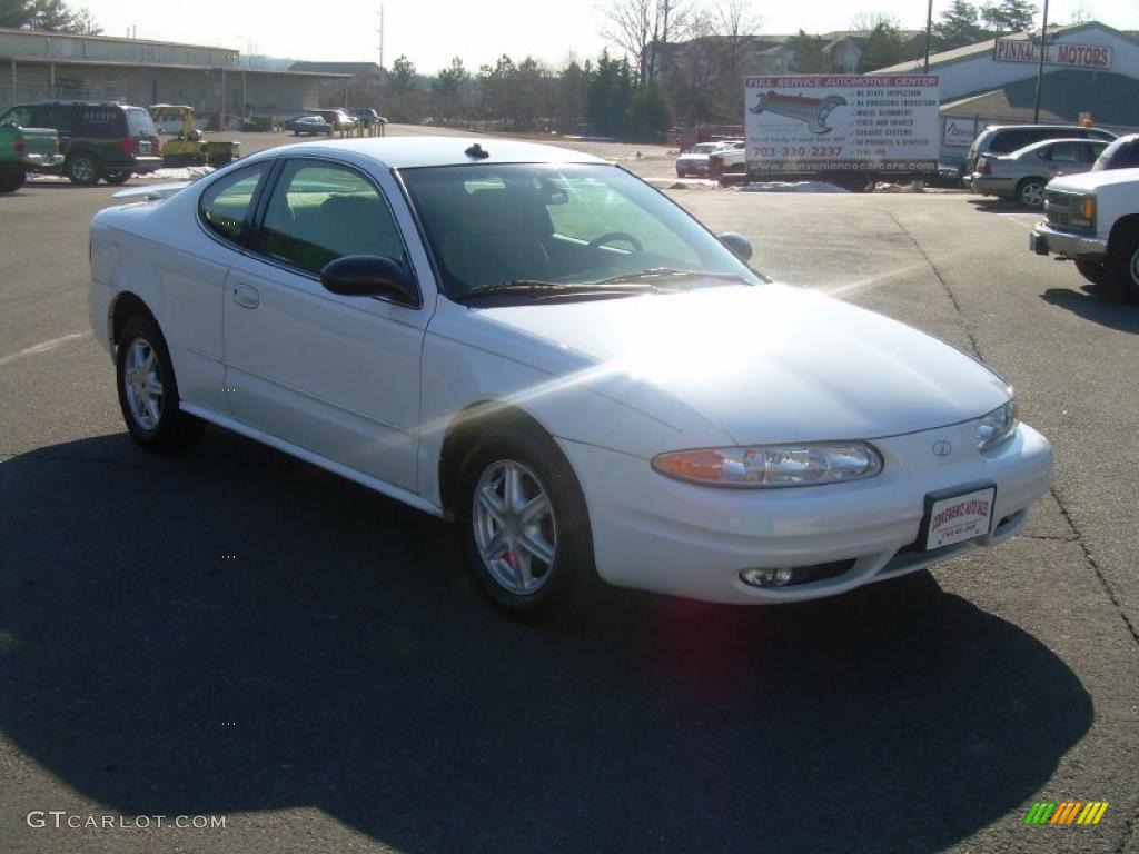 2003 Alero GL Coupe - Arctic White / Neutral photo #2