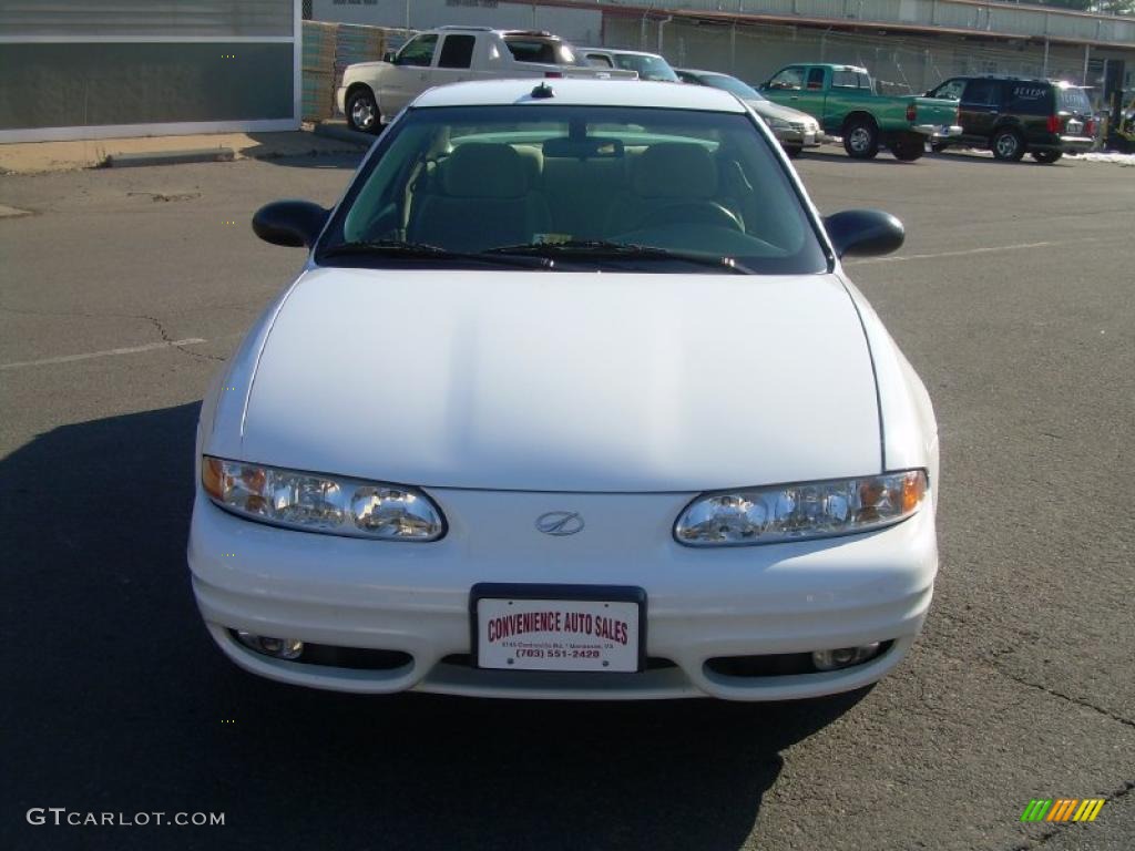 2003 Alero GL Coupe - Arctic White / Neutral photo #3