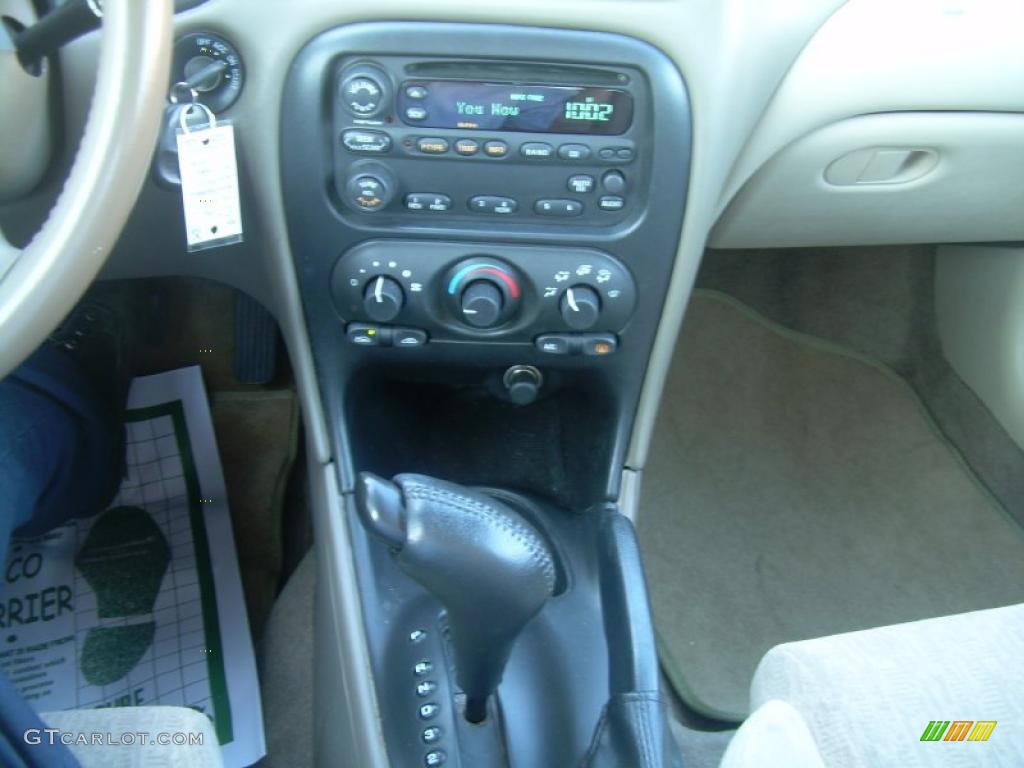2003 Alero GL Coupe - Arctic White / Neutral photo #16