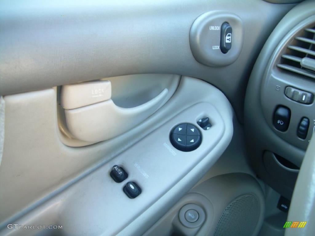 2003 Alero GL Coupe - Arctic White / Neutral photo #18