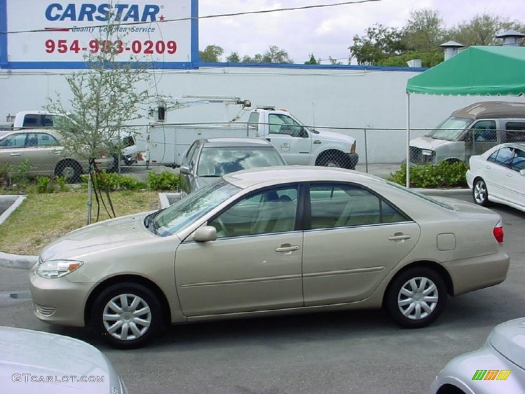 2006 Camry LE - Desert Sand Mica / Taupe photo #6