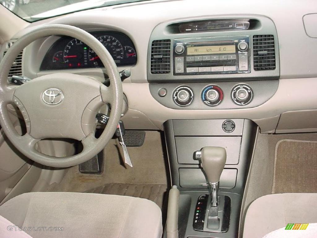 2006 Camry LE - Desert Sand Mica / Taupe photo #13