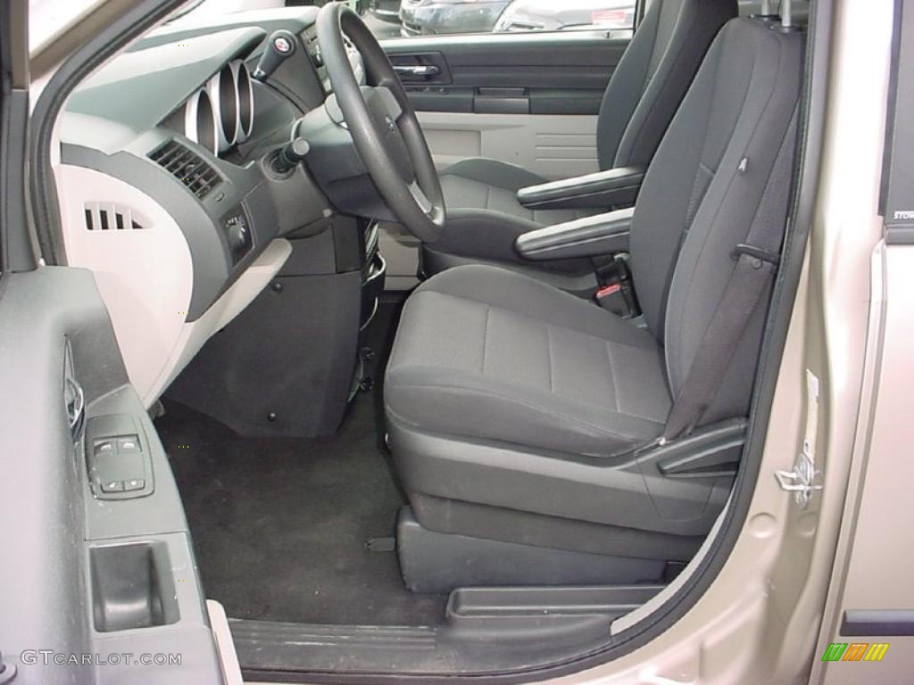 2008 Grand Caravan SE - Light Sandstone Metallic / Dark Slate/Light Shale photo #11